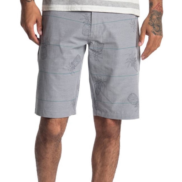 Travis Mathew Cohen shorts - Picture 3 of 5